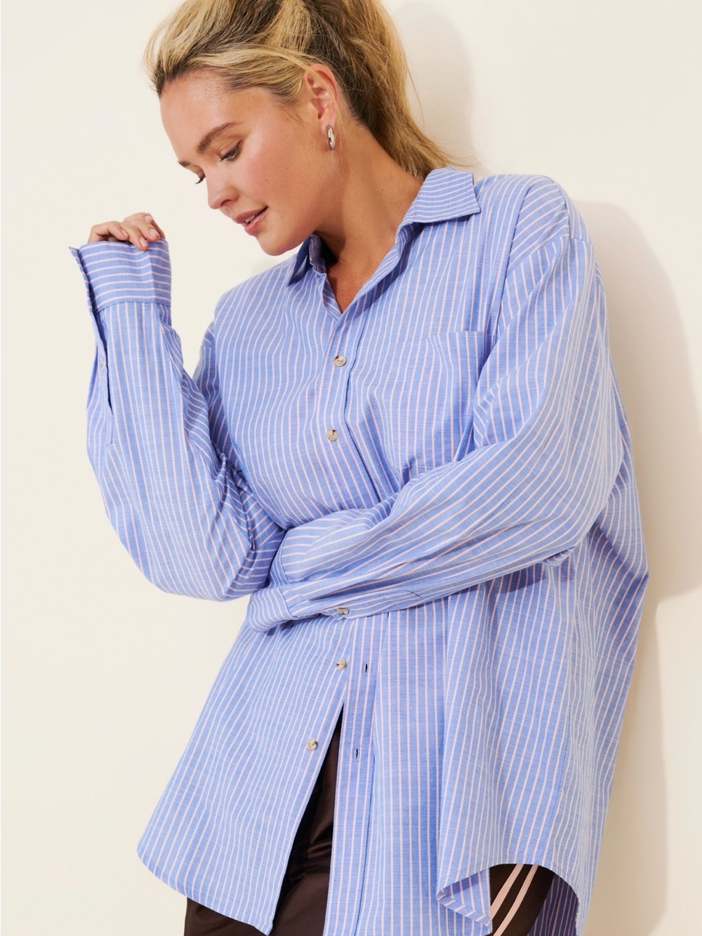 Donni x Nuuly Blue Stripe Relaxed Button-Up Shirt - Medium - Picture 4 of 9